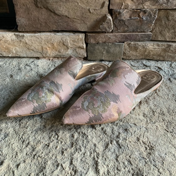 GUESS slide on flats mules - Picture 2 of 9